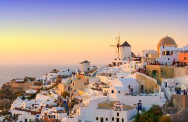 Oia Köyü günbatımı, Santorini Adası, Kiklad Adaları, Yunanistan sırasında görüntülemek