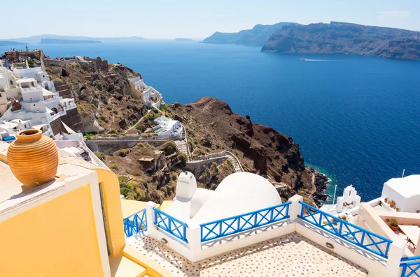 Pueblo de Oia en la isla de Santorini, Ciclades, Grecia —  Fotos de Stock