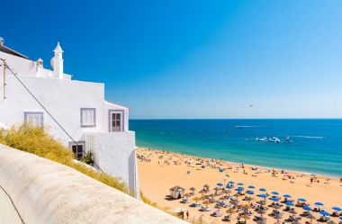 Harika kumsalı Albufeira, Algarve, Portekiz