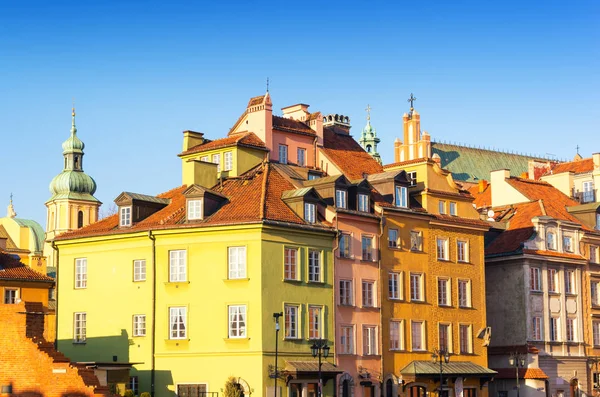 Vista del casco antiguo de Varsovia bajo el sol, Polonia — Foto de Stock