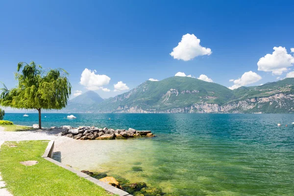 Pláž Jezera Lago Garda Itálie — Stock fotografie