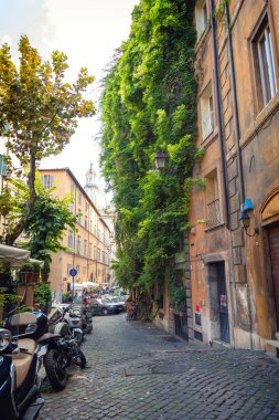 Roma, İtalya'nın eski bölümü romantik sokakta