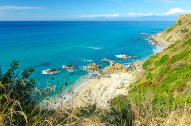Capo Vaticano Calabria, İtalya kumlu plajda görüntülemek