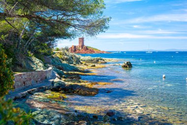 Frejus, Güney Fransa 'da Fransız Rivierası' ndaki güzel sahil.