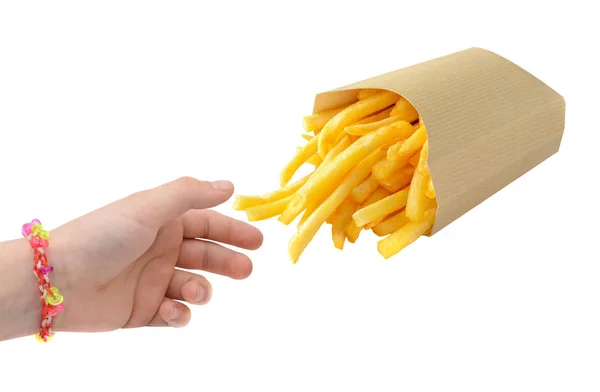 Mão pequena tomando batatas fritas isoladas em branco . — Fotografia de Stock