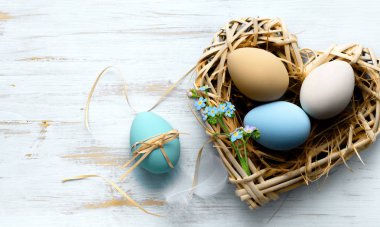 Paskalya arka plan Paskalya yumurta yuvada ile