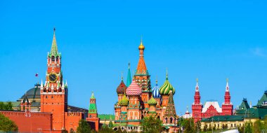Moskova Kremlin Kızıl Meydan'a ve Saint Basil s Cathedral.