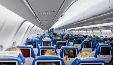 Moskova, Rusya - 13 Ekim 2019: Kabin Airbus A330 yolcuları koltuklarda