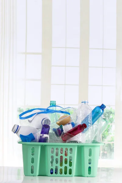 Box filled with clear plastic containers — Stock Photo, Image