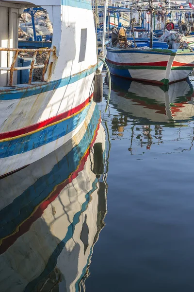 Rhoumt Çarşısı, Marina, Tunus, balıkçı tekneleri, Djerba Adası geleneksel balıkçı teknesi, — Stok fotoğraf