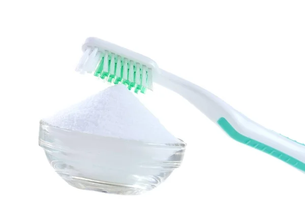 Diş fırçası ile kabartma tozu kase üstten görünüm beyaz — Stok fotoğraf