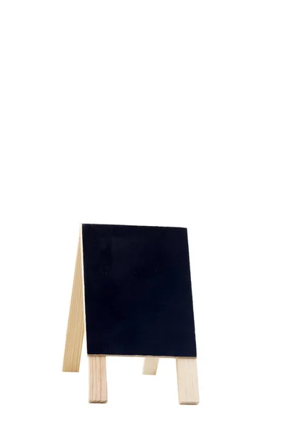 Piccola lavagna posizionata su quattro piedi con spazio di scrittura del testo su sfondo bianco — Foto Stock