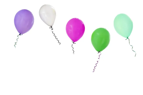 Hermoso fondo con globos de colores volando hacia arriba. sobre fondo blanco . —  Fotos de Stock