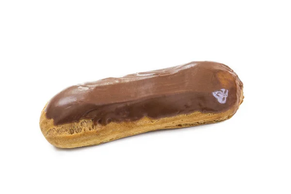 Pasticceria eclair al cioccolato su sfondo bianco — Foto Stock