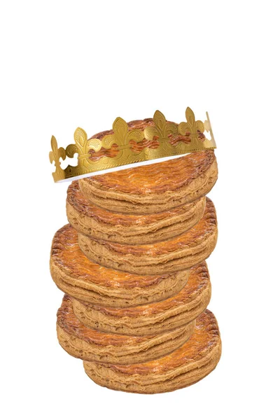 Primo piano pila di re torta epifania con corona d'oro sullo sfondo bianco — Foto Stock