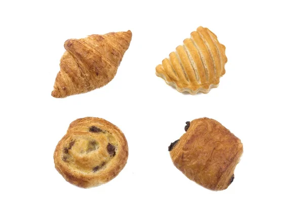 Pâtisseries gourmandes au beurre et flocons dans le style viennois sur un panier Vue de dessus avec fond blanc — Photo