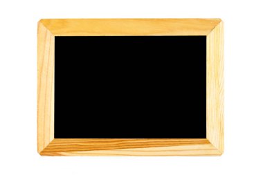 Beyaz arka planda izole edilmiş ahşap çerçeveli boş karatahta. boşluğa kendi metninizi ekleyebilirsiniz.