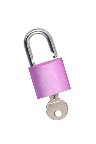 Розовый замок с ключами - замок, представляющий безопасность изолированный на белом фоне — стоковое фото