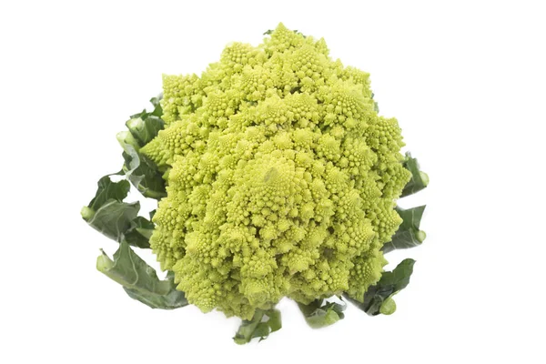 Görünümü kadar beyaz arka plan üzerinde izole taze romanesco karnabahar closeup