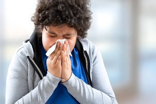 Infantil Resfriado Gripe Enfermedad Tejido Soplado Secreción Nasal — Foto de Stock