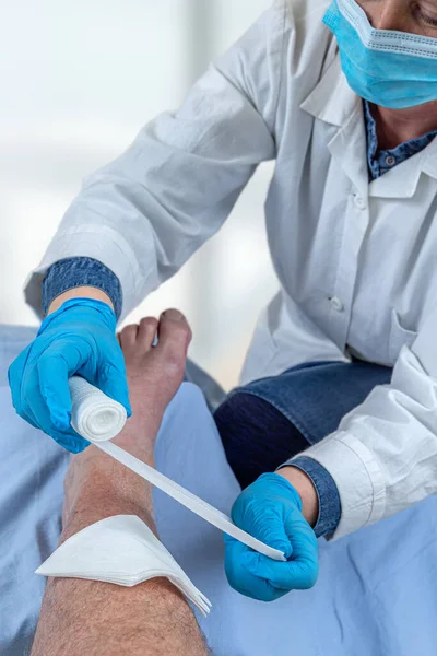 Man Leg Hurts Patient Receiving First Aid Nurse Bandaging Wound — Stock Photo, Image