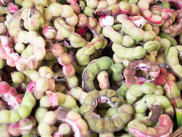 Taze Manila demirhindi, tatlı ve ekşi meyve pazarında, Tayland