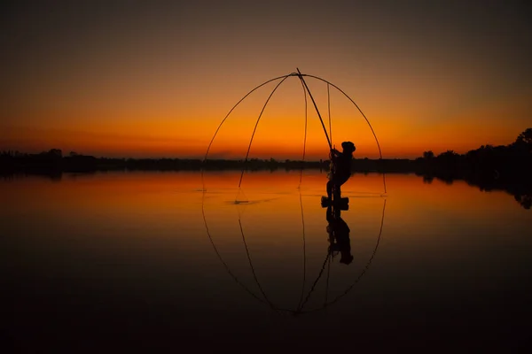 Fischer vor dem Hintergrund. — Stockfoto