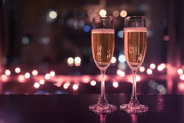 Bebidas de champán aisladas en el bar . — Foto de Stock