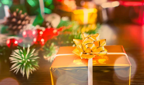 Fechar Presente Natal Pela Árvore — Fotografia de Stock