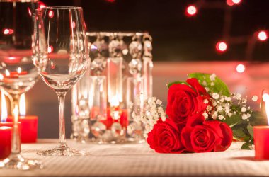 Romantik akşam yemeği. Sevgililer Günü. 