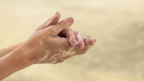 Een Vrouw Die Haar Handen Waste Gezondheidszorgconcept — Stockfoto