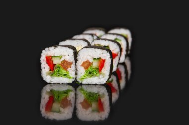 Japon yemek menüsü. Sebze rulo