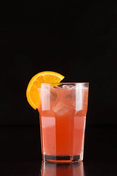 Alkoholischer Cocktail zum Menü — Stockfoto