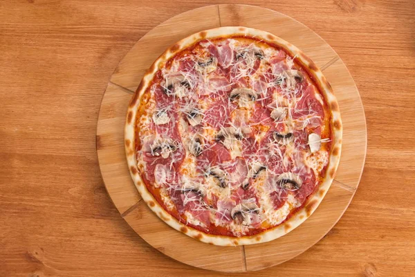 MUSHROOM PIZZA для меню пиццерии — стоковое фото