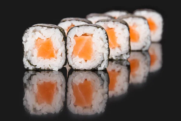 Menù giapponese. arrotolare il salmone — Foto Stock