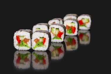 Japon yemek menüsü. Sebze rulo