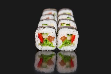 Japon yemek menüsü. Sebze rulo