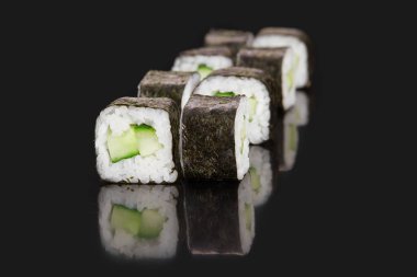 Japon yemek menüsü. Salatalık rulo