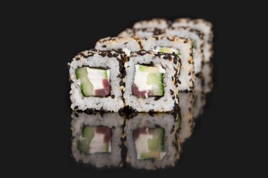 Japon yemek menüsü. ments rulo