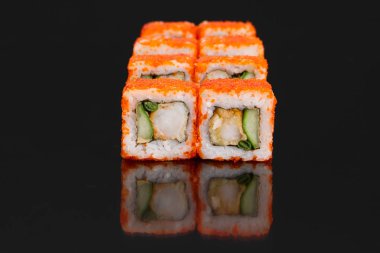 Suşi bar menüsü. Ebi Tempura rulo