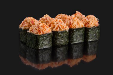 Suşi bar menüsü. Pişmiş rulo