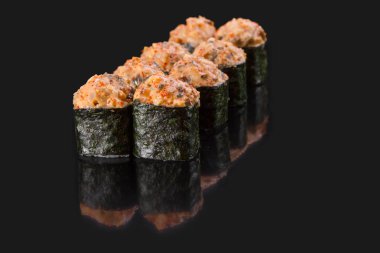 Suşi bar menüsü. Pişmiş rulo