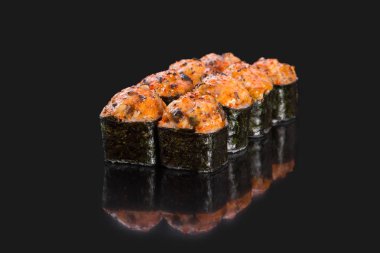 Suşi bar menüsü. Pişmiş rulo