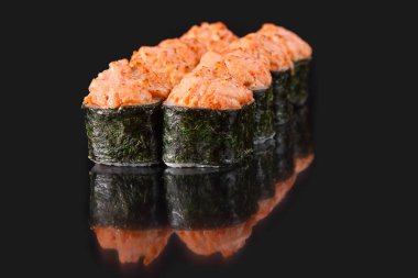 Suşi bar menüsü. Pişmiş rulo