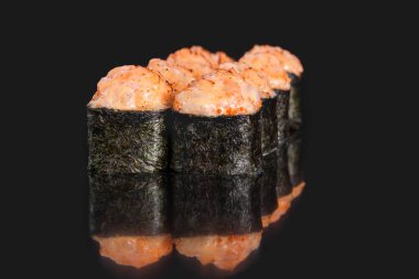 Suşi bar menüsü. Pişmiş rulo