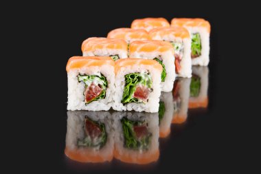 Suşi bar menüsü. Alaska rulo