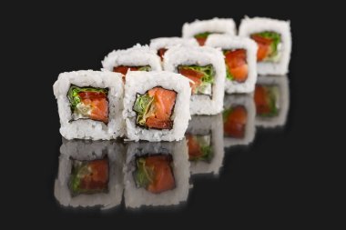 Suşi bar menüsü. Sezar ile Somon roll