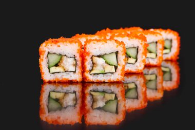 Suşi bar menüsü. yılan balığı ile California roll