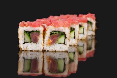 Japon yemek menüsü. rulo