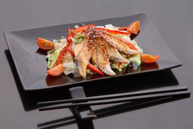 Unagi Sarada salata menüsü